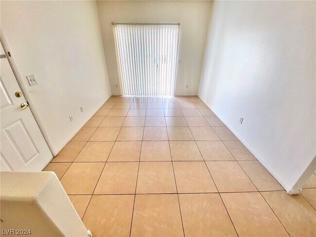Building Photo - 5650 E Sahara Ave