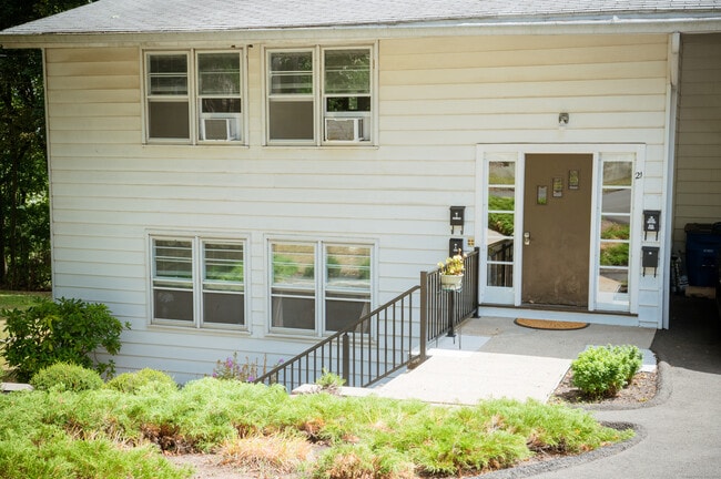 Building Photo - 21 Hillside Ave