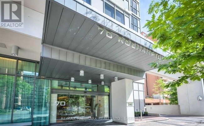 Building Photo - 70 Roehampton Ave