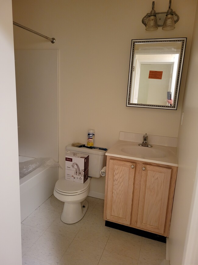 2 FLOOR BATHROOM - 15 Delia Ct