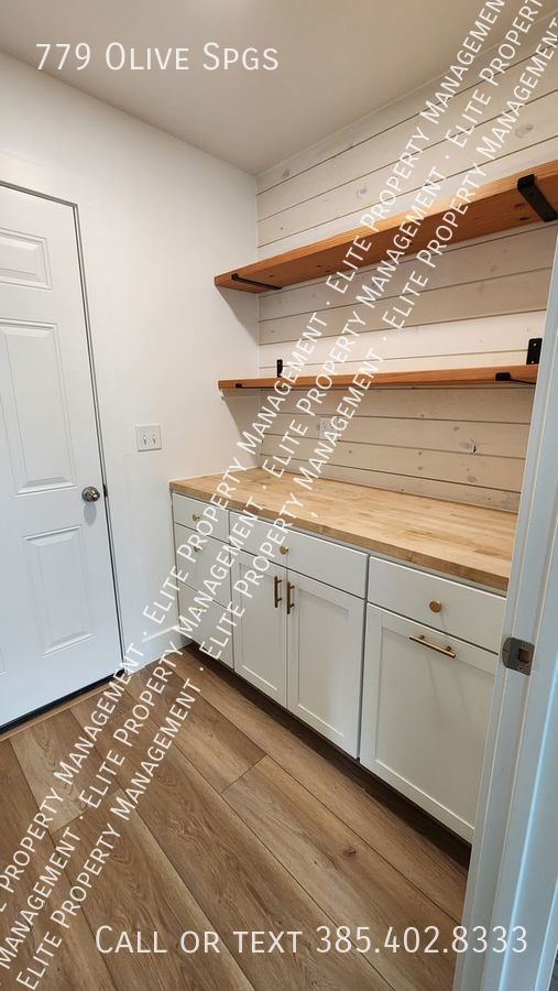 Building Photo - Updated beautiful 4 bedroom home
