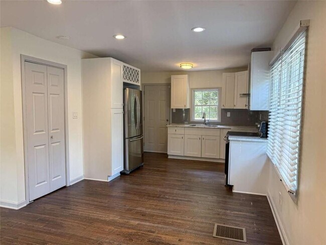 Foto del edificio - 2093 Verbena St NW