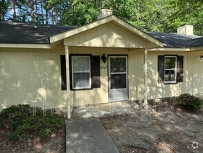 Building Photo - 2265 Sherwood Ave