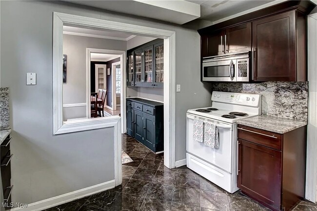 Kitchen - 17800 Winslow Rd