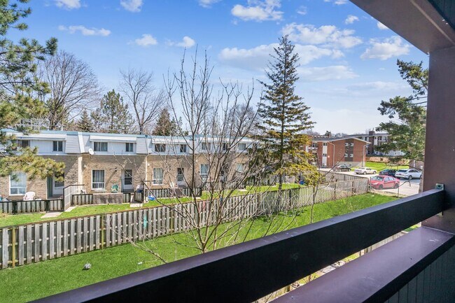 Photo du bâtiment - Churchill Townhomes