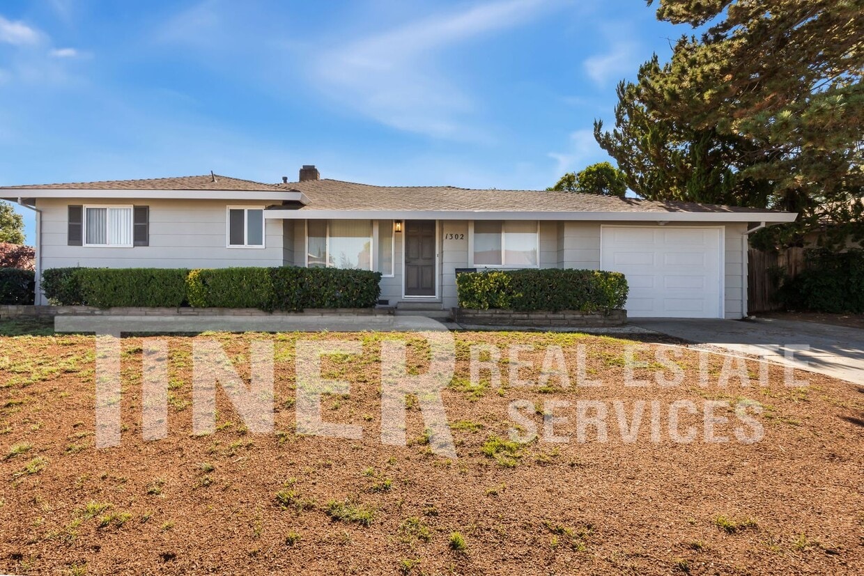 Primary Photo - 1302 Silver Oak Wy