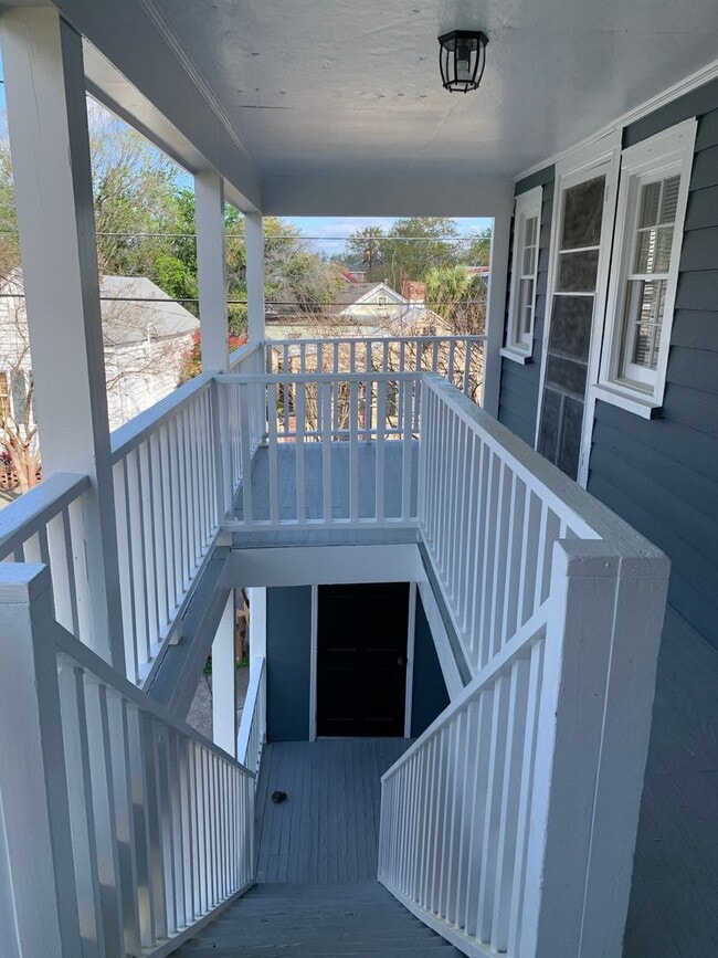 Building Photo - Completely Renovated Downtown Property!
