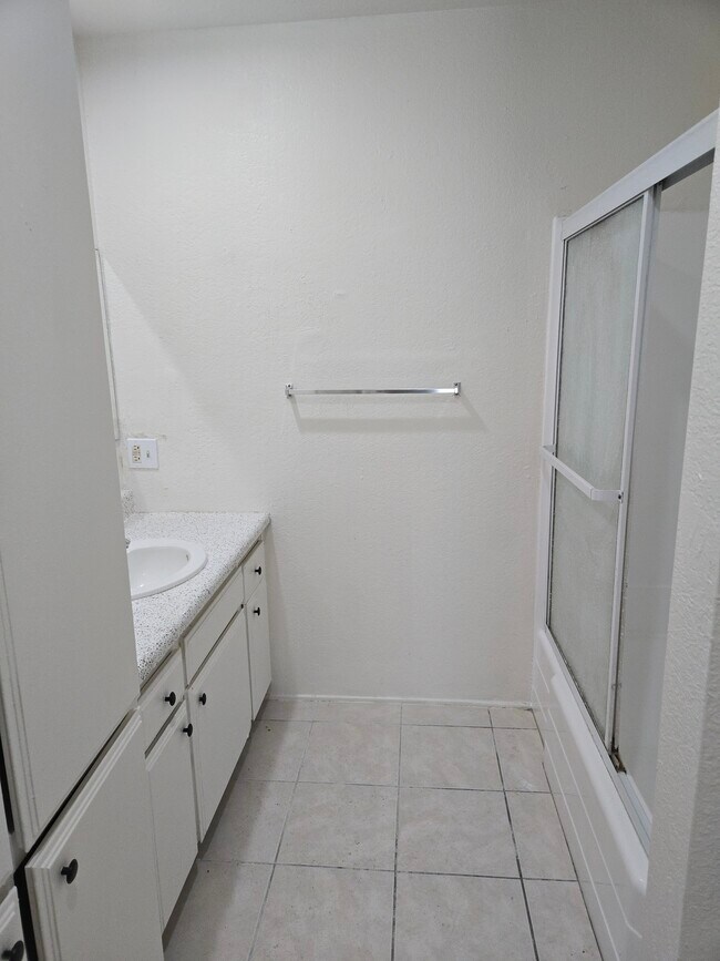 Foto del edificio - 2433 E Garvey Ave N