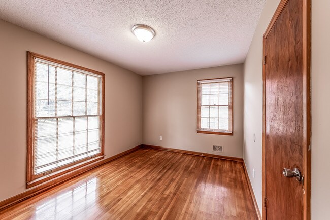 Building Photo - Hardwood Floor Paradise