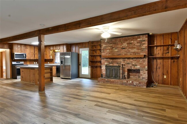 Building Photo - 707 New Years Creek Ln