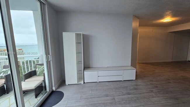 Foto del edificio - 275 NE 18th St