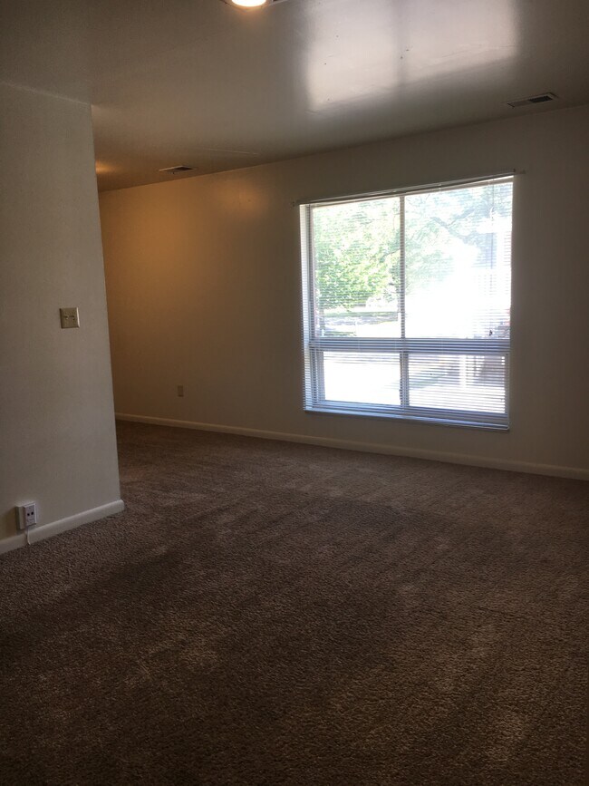 Building Photo - 516 Grant N St