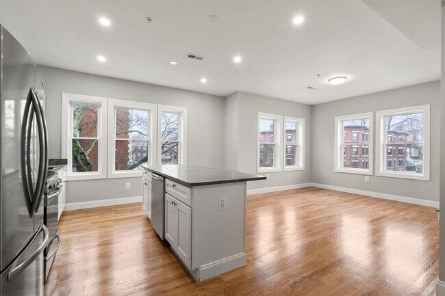 Foto del edificio - 512 Blue Hill Ave