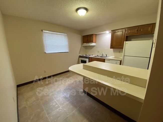 Foto del edificio - 2862 S Rogers Ave