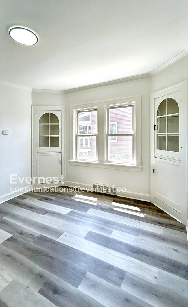 Building Photo - Spacious 4-Bedroom Home with Great Space /...