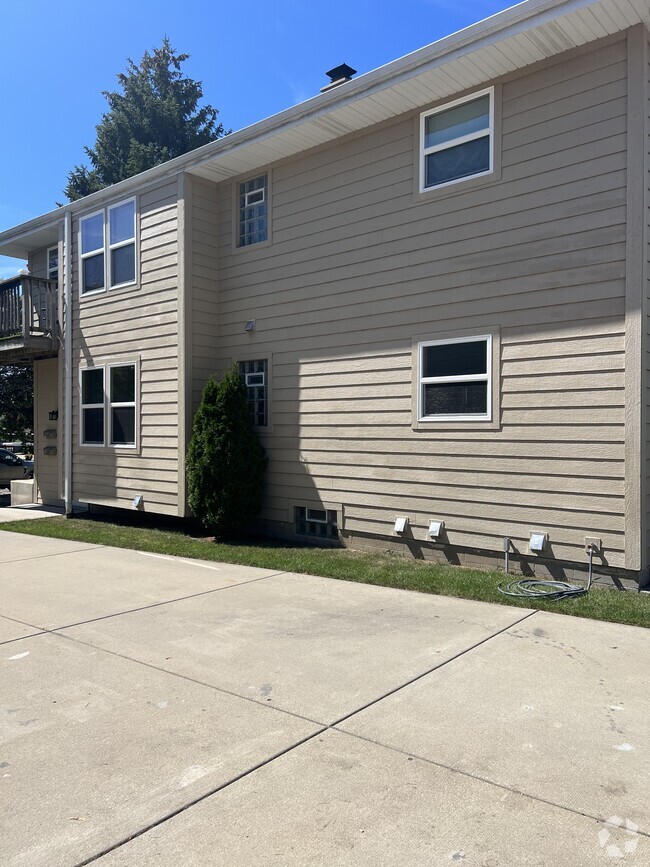 Best Luxury Lynnwood Terrace Apartments for Rent Milwaukee, WI 22