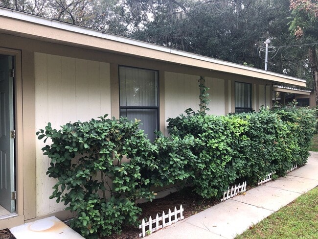 Building Photo - 217 Acorn Dr