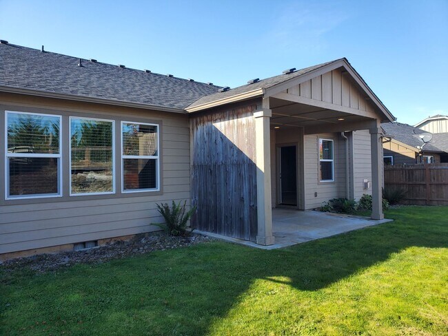 Foto del edificio - Must See Craftsman Style Home in Desirable West Salem Neighborhood