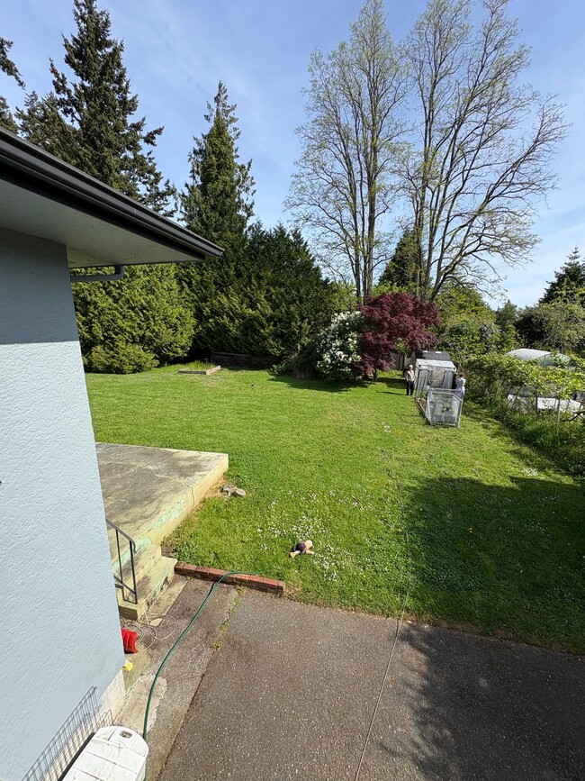 Photo du bâtiment - 1840 Grandview Dr