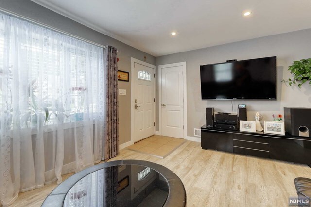 Building Photo - 33-06 Norwood Dr