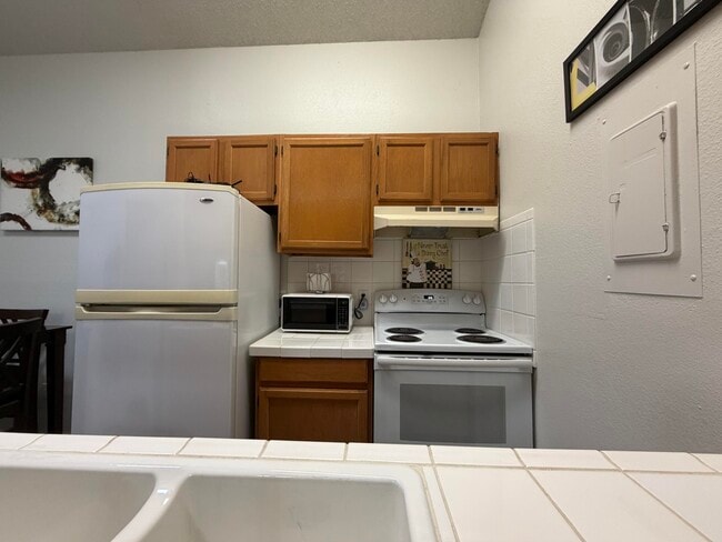 Foto del edificio - 136 N Troy Ave