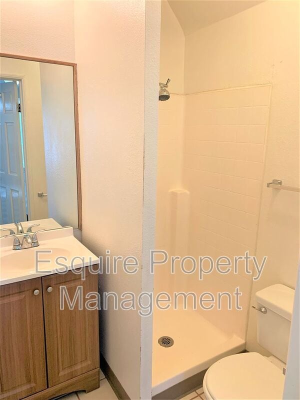 Building Photo - 223 Deodar Ave