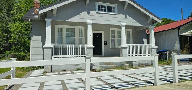 Foto del edificio - 719 Metcalf St