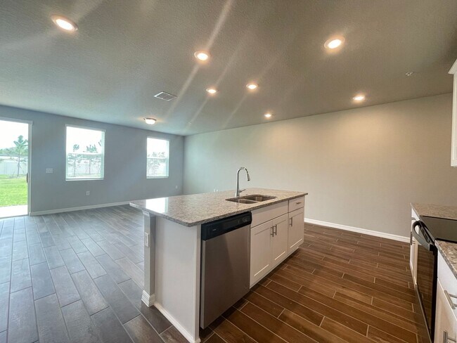 Building Photo - 3 Bedroom, 2.5 Bath Town Home in Greens at...