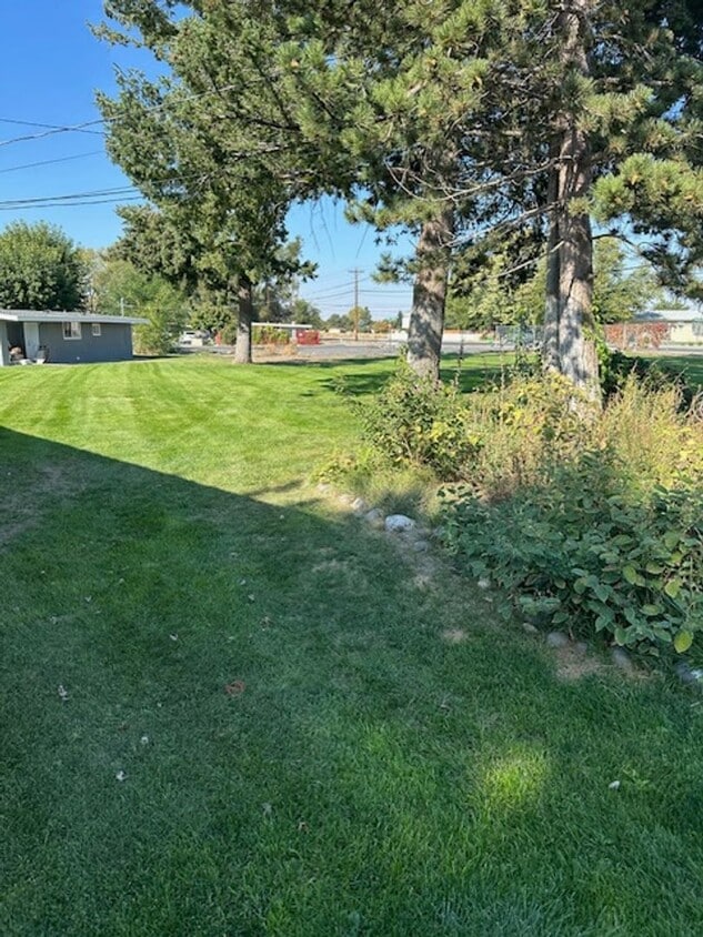 Building Photo - 4413 Circle Pl NE