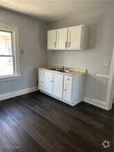 Building Photo - 2306 Selzer Ave