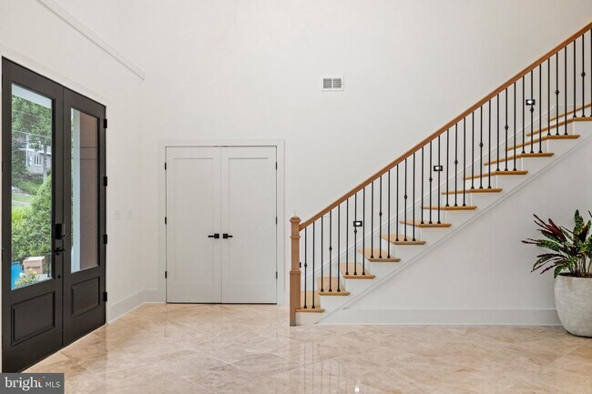 Building Photo - 8609 Woodbrook Ln