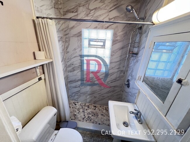 Building Photo - 3255 20th Ave S