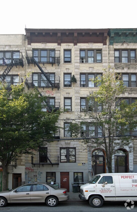 Primary Photo - 228 Metropolitan Ave