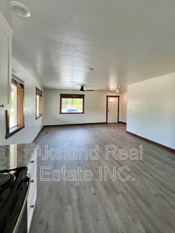 Building Photo - 910 Roosevelt Rd