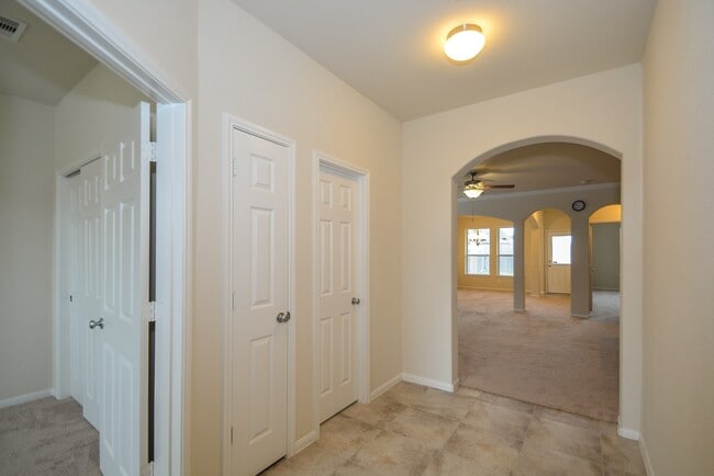 Building Photo - 20215 Stonebridge Terrace Dr