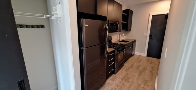 Foto del edificio - 931 W Belmont Ave