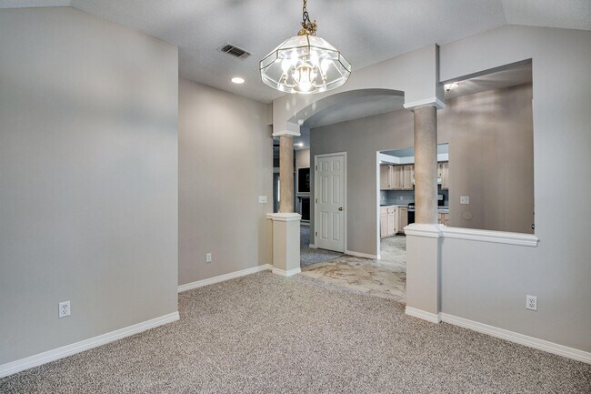 Foto del edificio - 404 Ridge Wood Cir