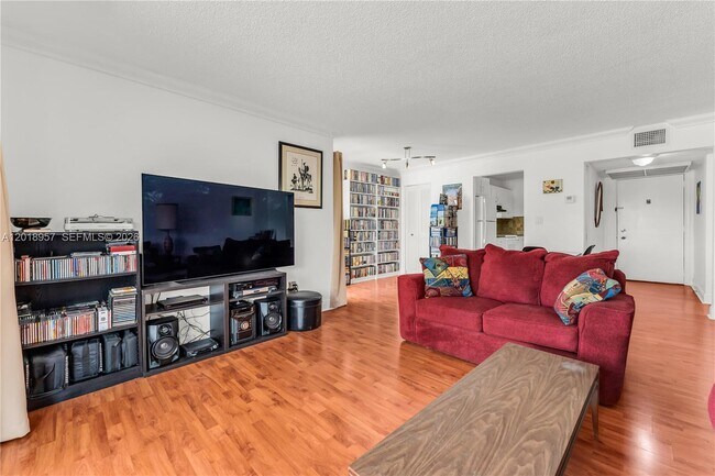 Foto del edificio - 525 Coral Wy