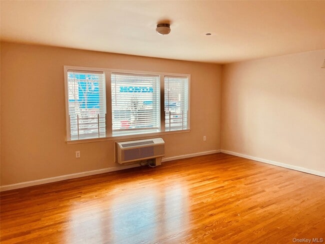 Building Photo - 160 Chatterton Ave