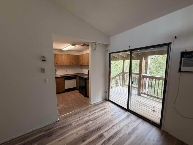 Foto del edificio - 270 Burgundy Hill Ln