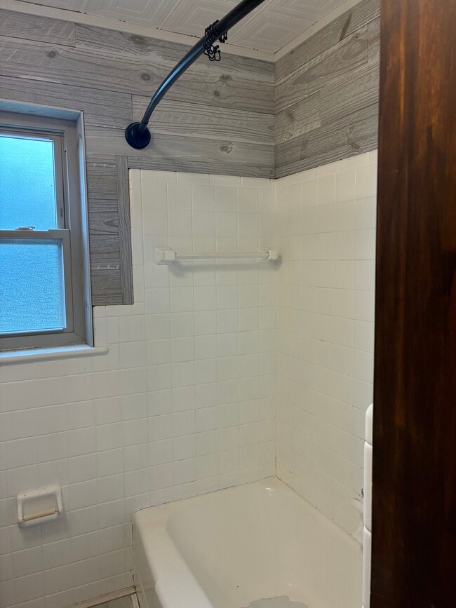 Building Photo - 1130 River Hill Dr