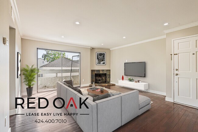 Foto del edificio - Gorgeous Three Bedroom with Two Private Ba...