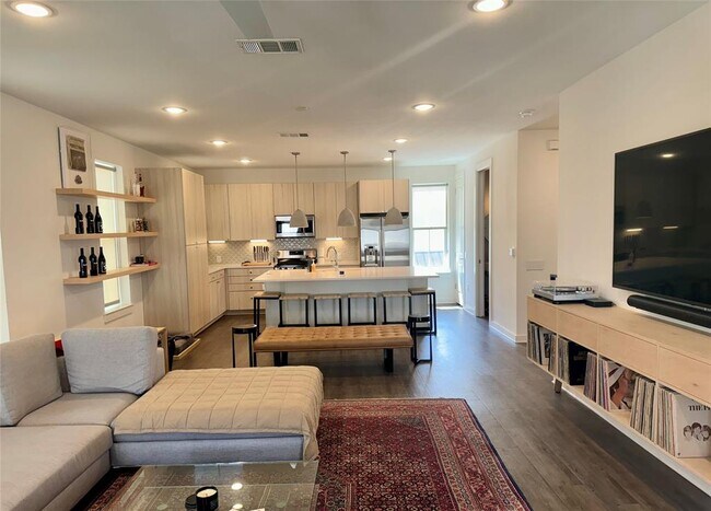 Building Photo - 2624 Metcalfe Rd