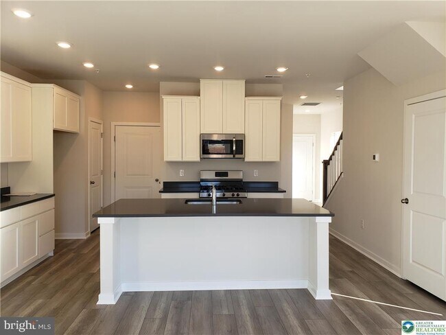Foto del edificio - 7581 Clayton Ave
