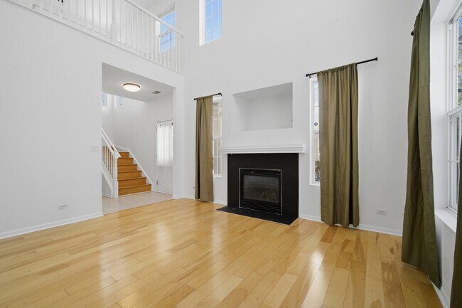 Building Photo - 1929 Golden Gate Ln