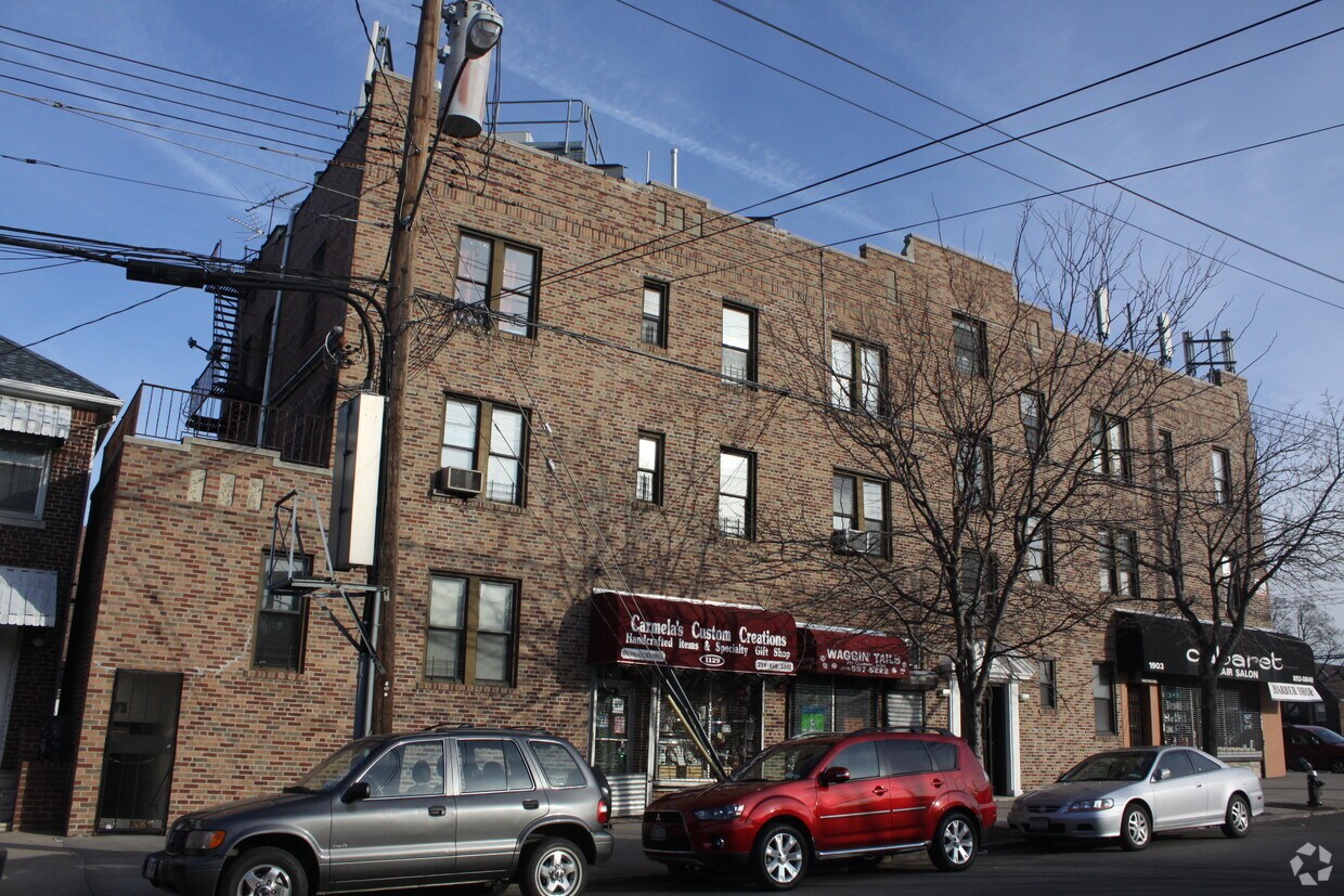 Foto del edificio - 1133 Rhinelander Ave