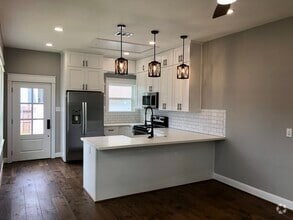 Building Photo - 1004 Adele St