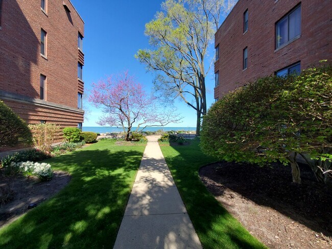 Foto del edificio - 1204 W Chase Ave