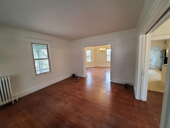 Building Photo - 105 Smith Clove Rd