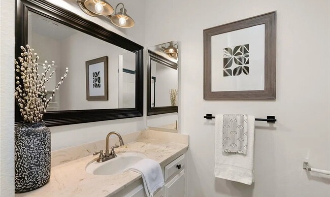 Building Photo - charming 1-bedroom, 1-bathroom